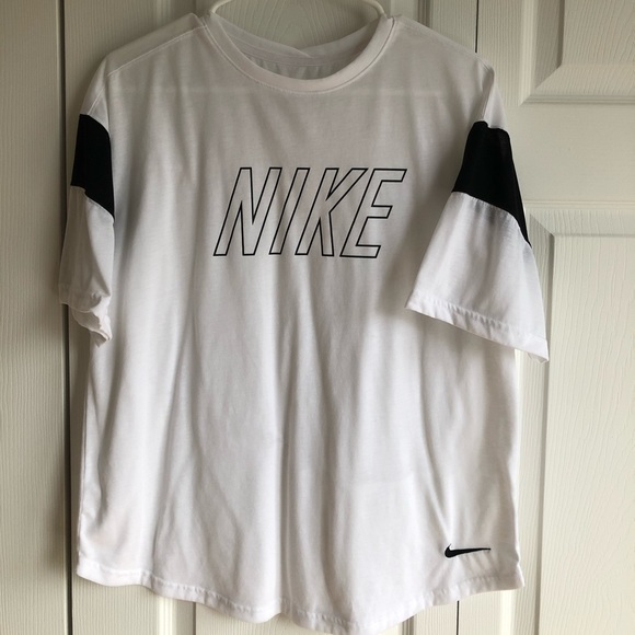 Nike T-Shirt - Picture 2 of 4